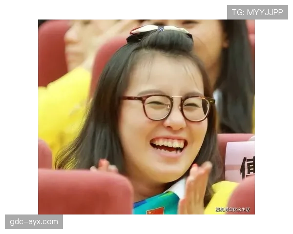 傅园慧训练完直接打车去吃火锅，教练在后面追着喊“你刚游完别碰辣”