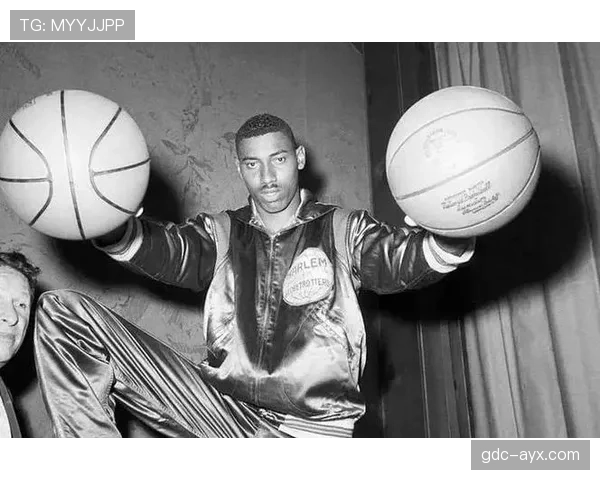 张伯伦篮下统治力远超贾巴尔，内线单打效率显著提升