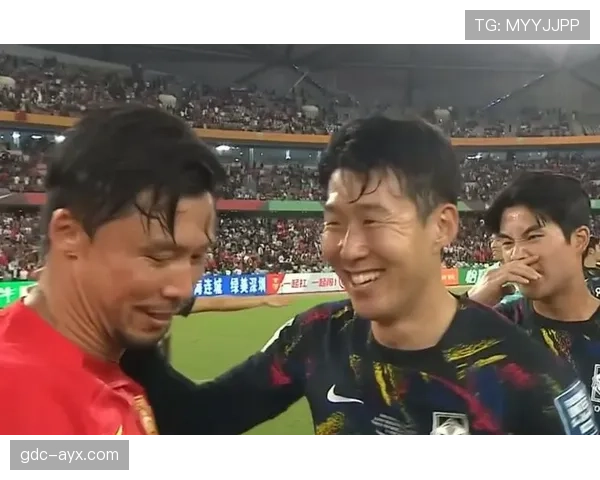 张琳芃世界杯场外的豪车谁认得出来，和场上的硬汉判若两人啊